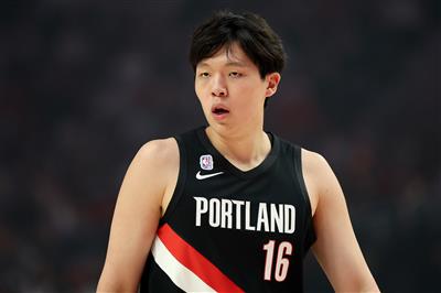 ヤン・ハンセンは、スリーポイントシュートは打てなかった、「考えすぎた、もし飛んでしまったらどうしよう？」と答えた。