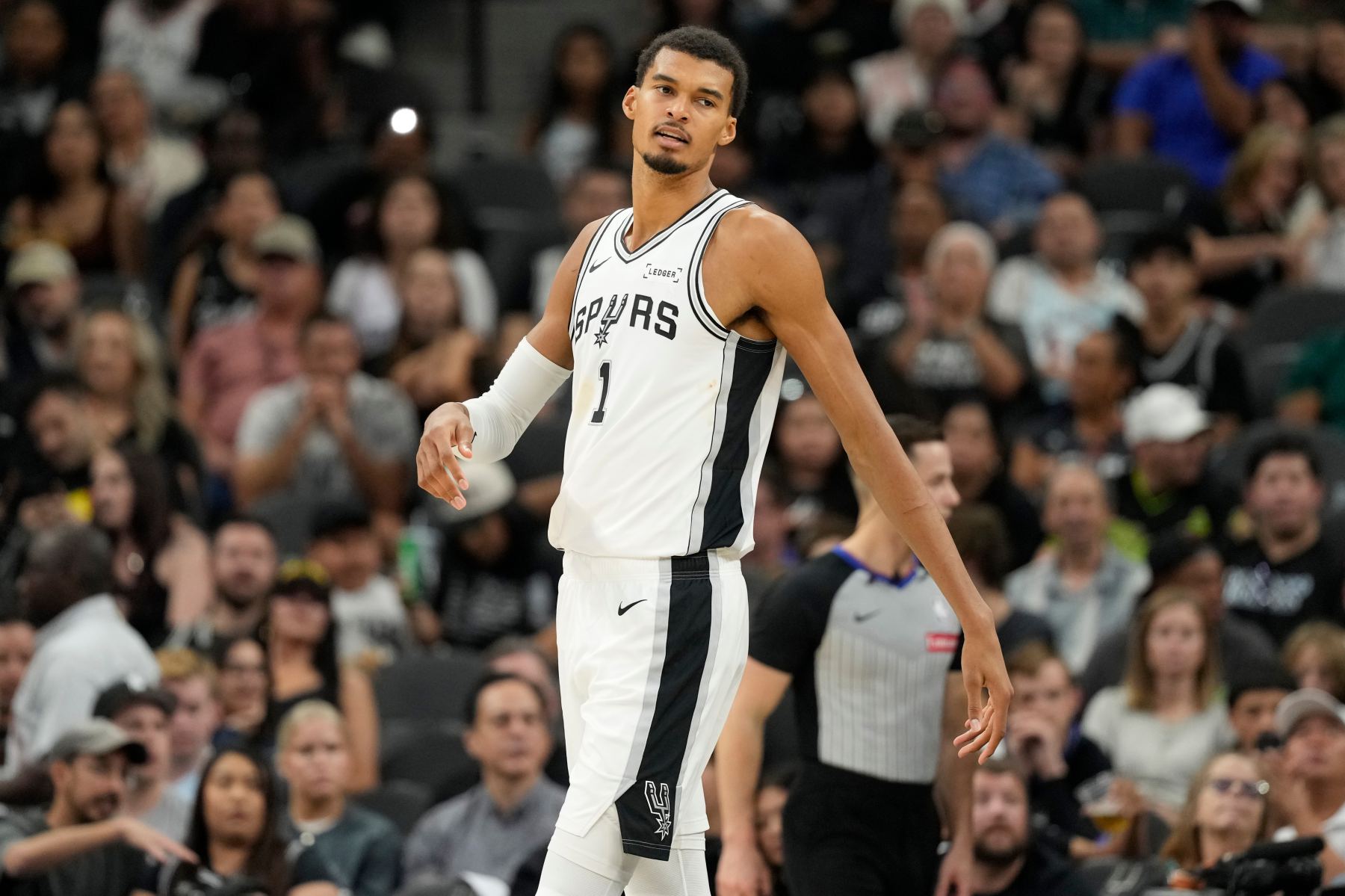 同じチームの選手が同じ試合でトリプルダブルを達成するのはどれくらい難しいですか? NBA史上20回しかなく、ウェストブルックは4回出場